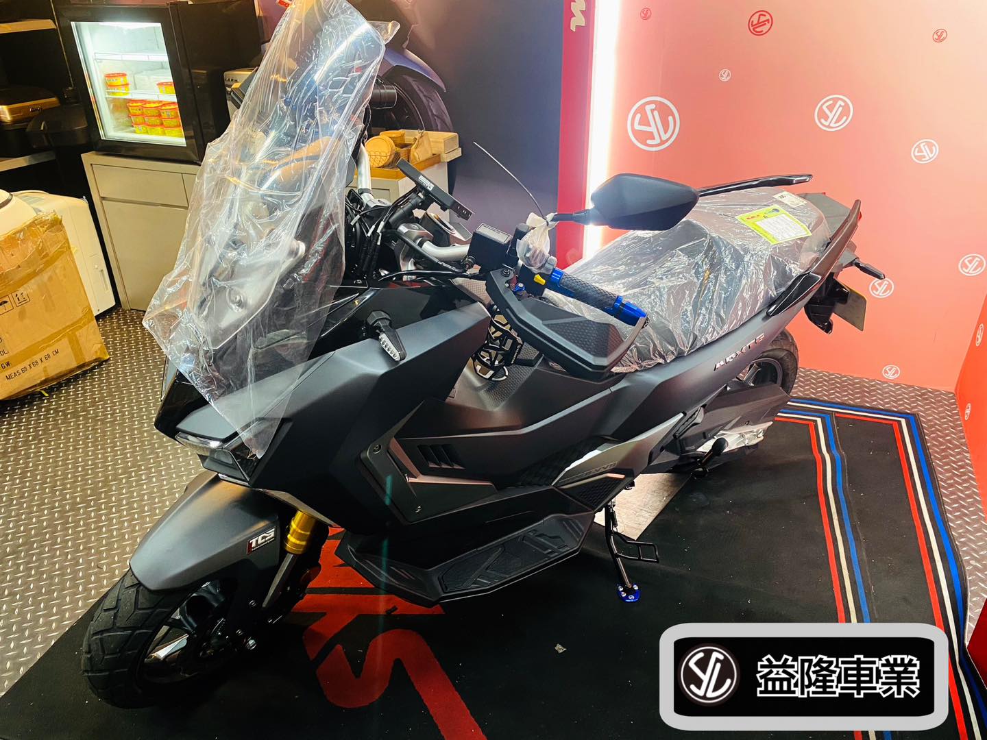 SYM ADX-TG 400巡弋勁旅側|-益隆車業網路購物平台-商品介紹 SYM ADX-TG 400巡弋勁旅側|-益隆車業網路購物平台-商品介紹