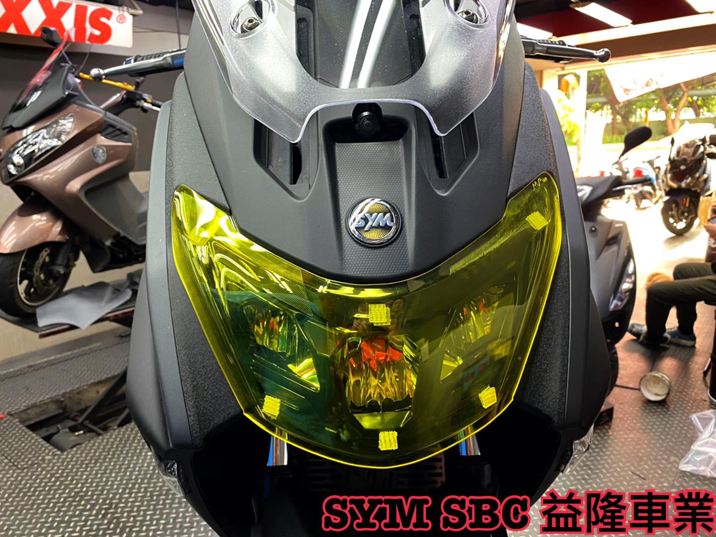 MAXSYM 400 巡弋勁旅 MVP CORSE 大燈護片 *SYM SBC 益隆車業*