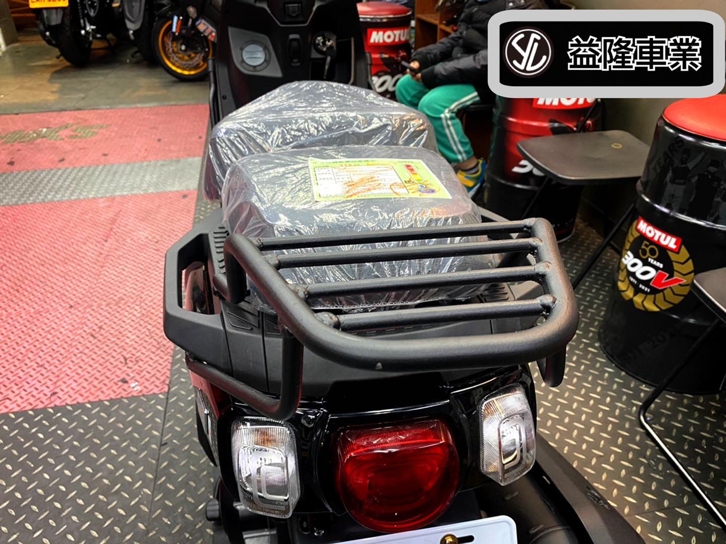 SYM 4MICA 安裝 專用後箱架/漢堡箱架 *SYM SBC 益隆車業*