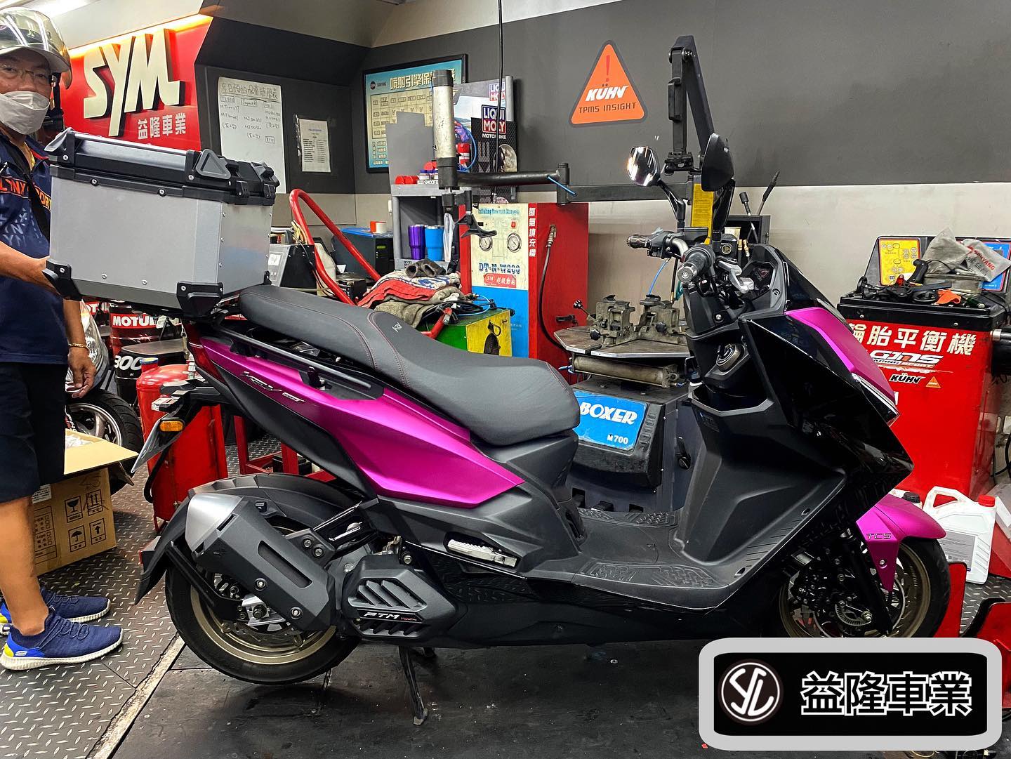 KYMCO KRV 180 安裝 後箱架+55L鋁箱.後漢堡箱.旅行箱+後腰靠*SYM SBC 益隆車業*