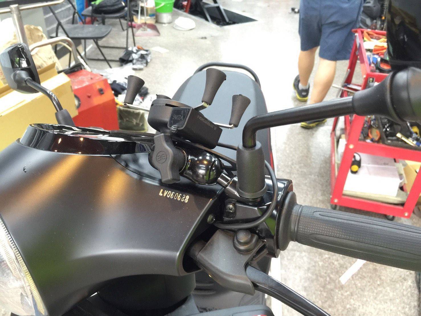 ＊『益隆車業』＊【SYM經銷商 】 Mii 115 手機架