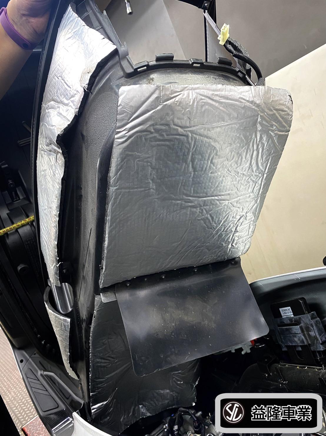 三陽 JOYMAX Z+300 車廂隔熱泡棉 *SYM SBC 益隆車業* 三陽 JOYMAX Z+300 車廂隔熱泡棉 *SYM SBC 益隆車業*