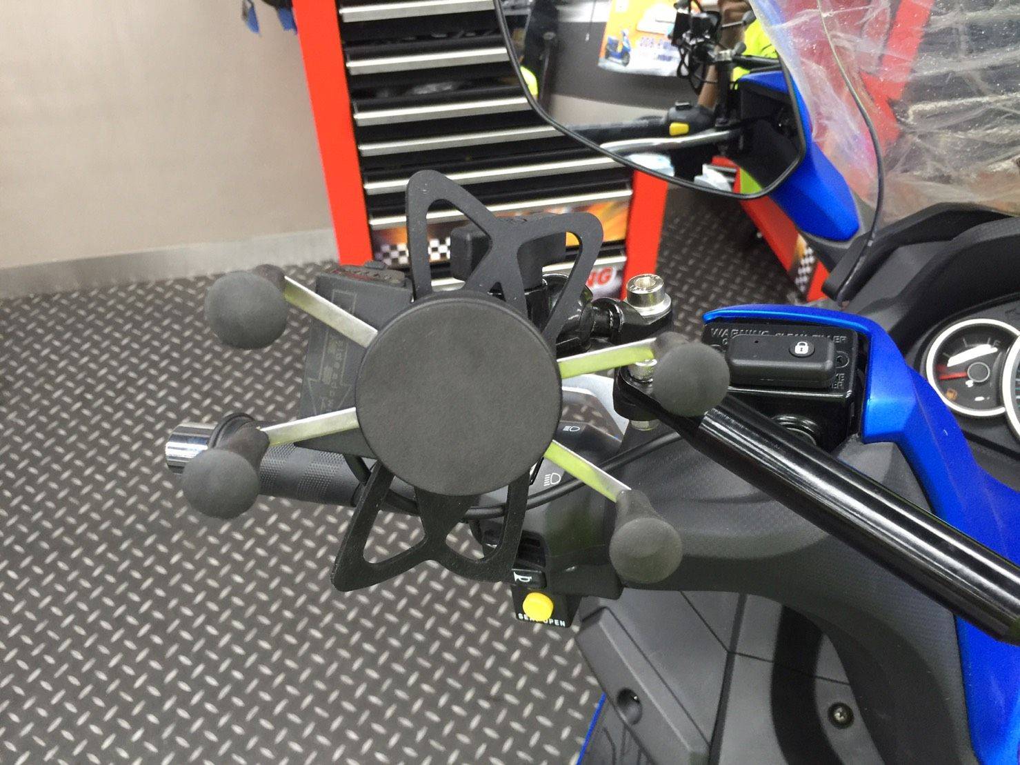 三陽 GTS300I USB+手機架 ＊ SYM SBC 益隆車業 ＊