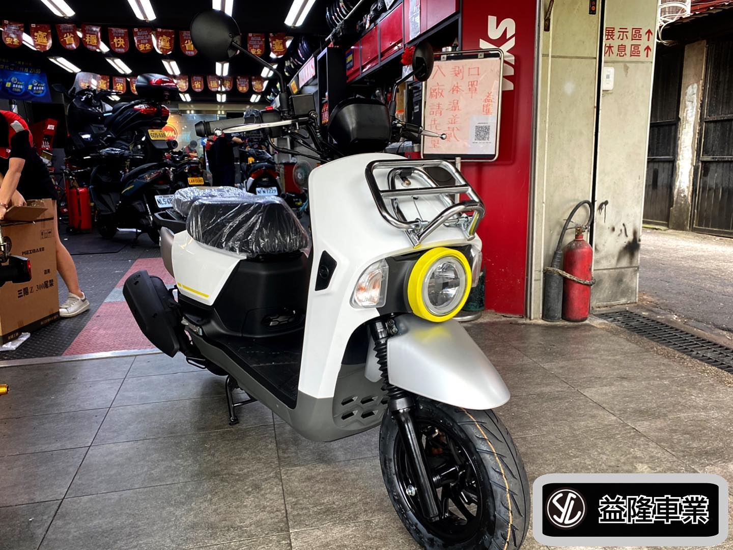 4MICA 安裝 書報架 *SYM SBC 益隆車業*