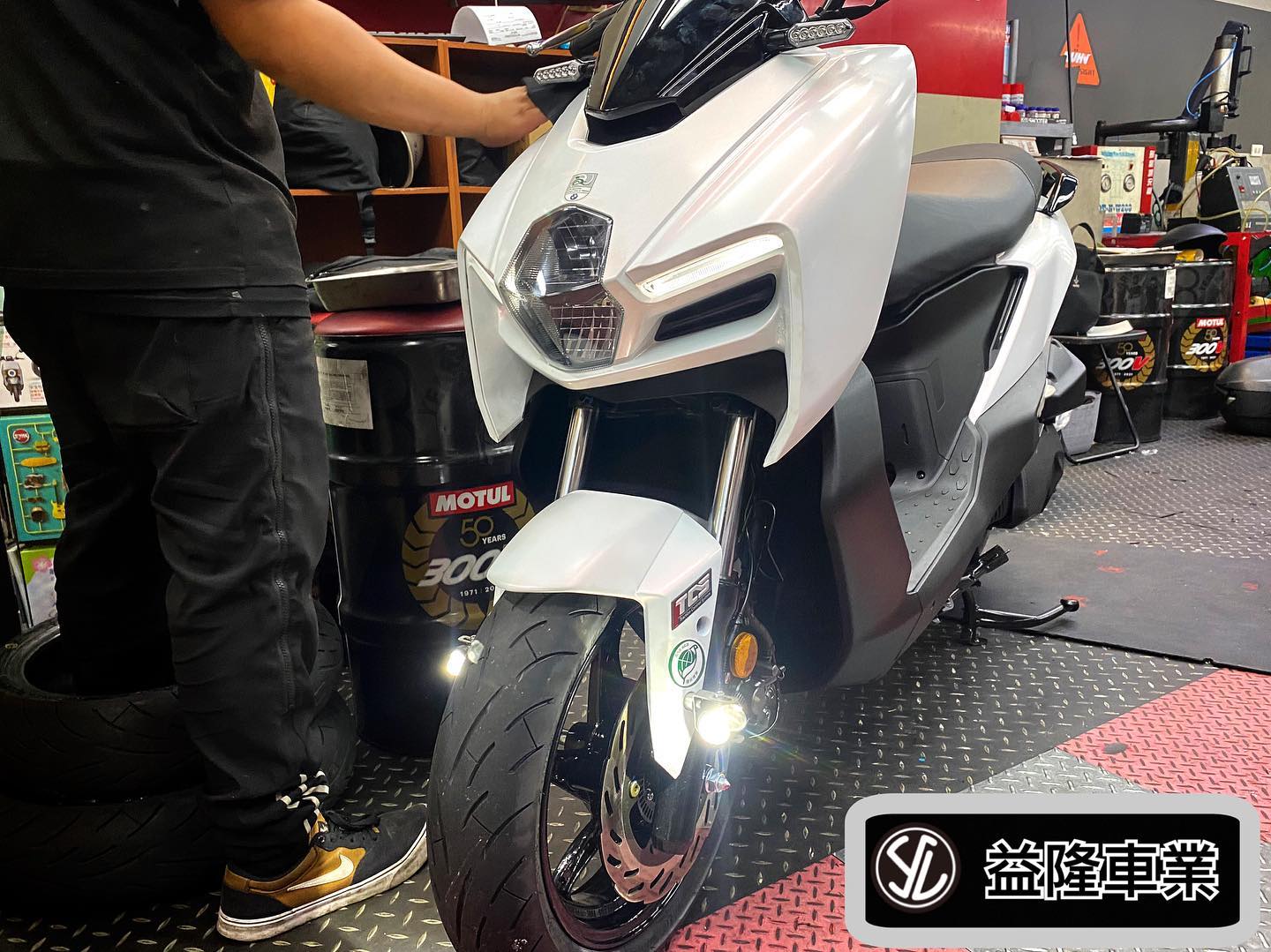 SYM MMBCU 曼巴 158 龍珠霧燈組 雙色(近燈-白色.遠燈-黃色) ＊SYM SBC 益隆車業＊