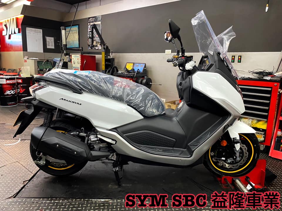 NEW MAXSYM 400 巡弋勁旅 安裝 3M輪框貼(一車份) *SYM SBC 益隆車業*