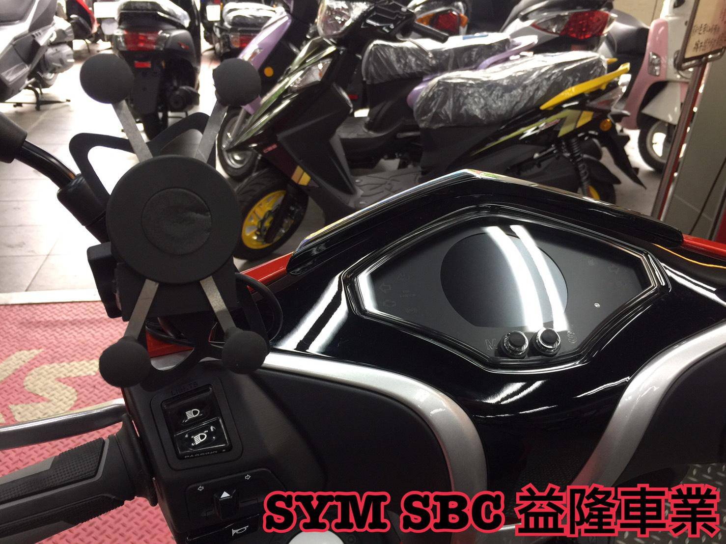 SYM FNX 125 手機架+USB ＊ SYM SBC 益隆車業 ＊