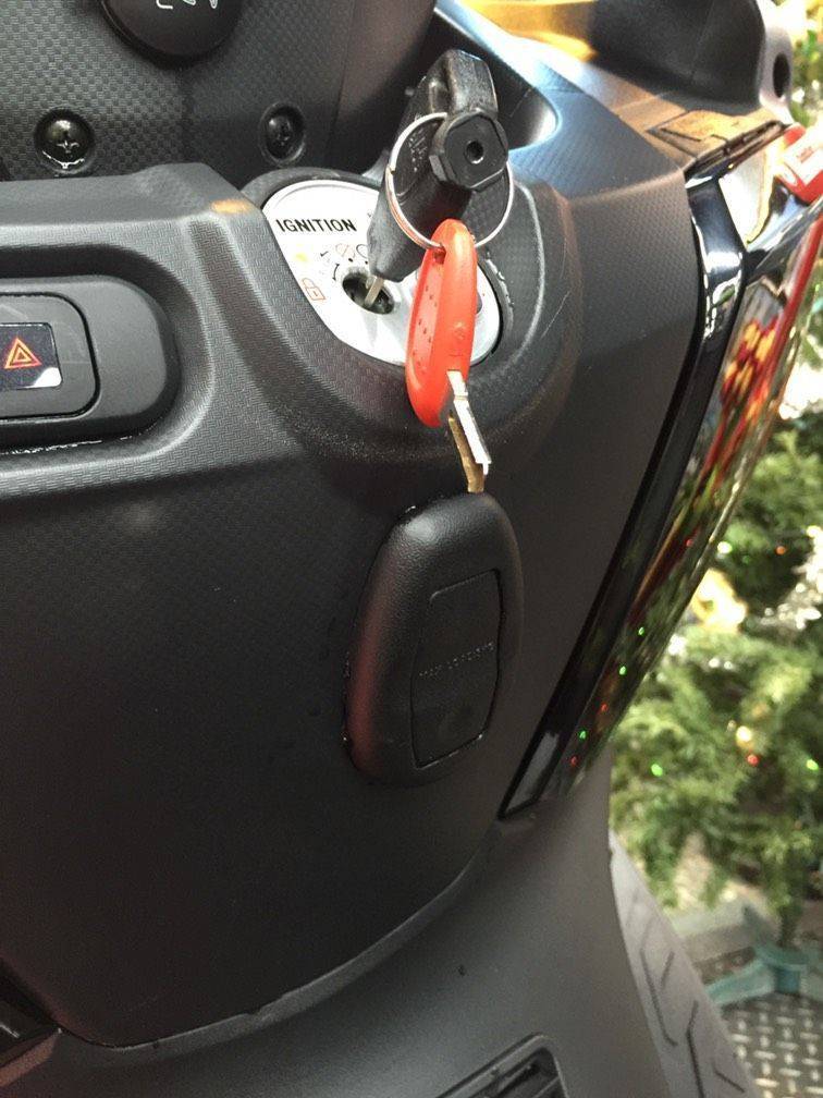 三陽 GTS300I 隱藏式掛勾* SYM SBC 益隆車業 * 三陽 GTS300I 隱藏式掛勾* SYM SBC 益隆車業 *