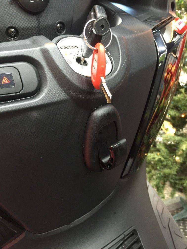 三陽 GTS300I 隱藏式掛勾* SYM SBC 益隆車業 * 三陽 GTS300I 隱藏式掛勾* SYM SBC 益隆車業 *