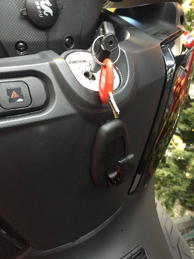三陽 GTS300I 隱藏式掛勾* SYM SBC 益隆車業 * 三陽 GTS300I 隱藏式掛勾* SYM SBC 益隆車業 *