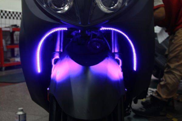 MAXI400.600 底燈＊『益隆車業』＊【SYM經銷商 】