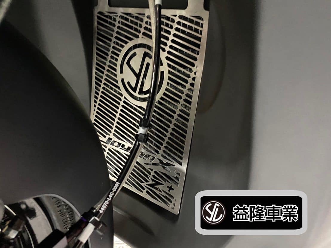 三陽 JOYMAX Z+ 300 白鐵水箱防護網*SYM SBC 益隆車業*三陽重機認證店.A級總經銷 三陽 JOYMAX Z+ 300 白鐵水箱防護網*SYM SBC 益隆車業*三陽重機認證店.A級總經銷