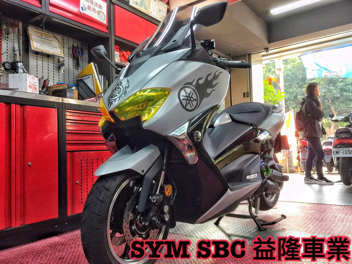YAMAHA T-MAX 龍珠LED霧燈 ＊SYM 經銷商 益隆車業＊