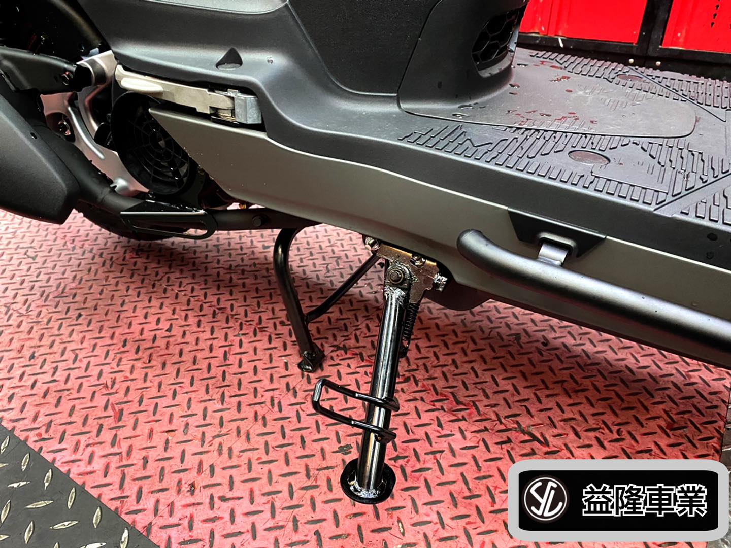 4MICA 安裝 右側柱 *SYM SBC 益隆車業*