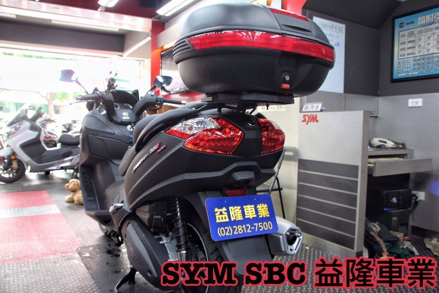 SYM MAXI400I.600I GIVI E46 後箱+後架*『益隆車業』*【SYM經銷商 】 SYM MAXI400I.600I GIVI E46 後箱+後架*『益隆車業』*【SYM經銷商 】