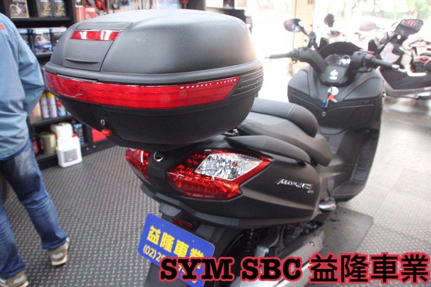 SYM MAXI400I.600I GIVI E46 後箱+後架*『益隆車業』*【SYM經銷商 】 SYM MAXI400I.600I GIVI E46 後箱+後架*『益隆車業』*【SYM經銷商 】