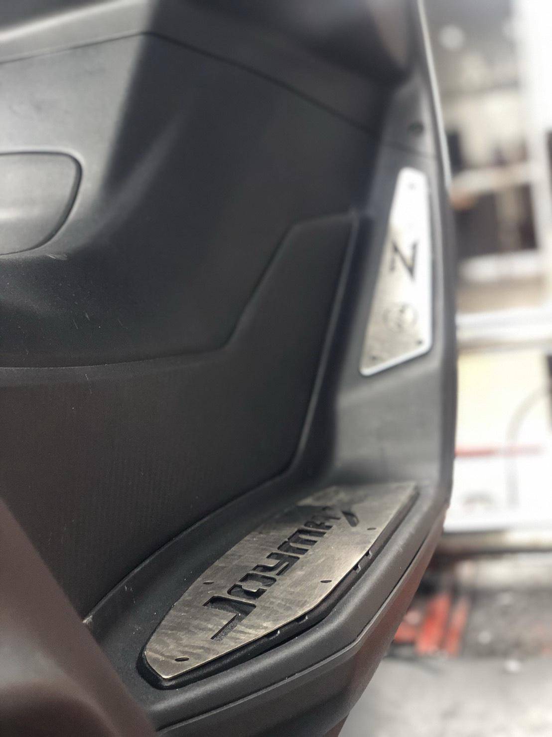 SYM JOYMAX Z   SYM 白鐵防滑踏板 *SYM SBC 益隆車業*三陽重機認證店.A級總經銷