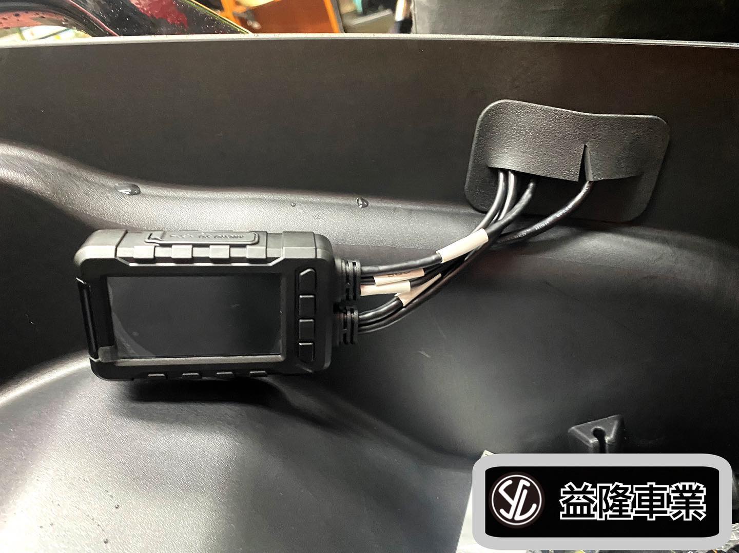 SYM MMBCU 黑曼巴 前後雙鏡頭行車紀錄器 拍立得 Polaroid MS279WG*SYM SBC 益隆車業*三陽重機認證店.A級總經銷 SYM MMBCU 黑曼巴 前後雙鏡頭行車紀錄器 拍立得 Polaroid MS279WG*SYM SBC 益隆車業*三陽重機認證店.A級總經銷
