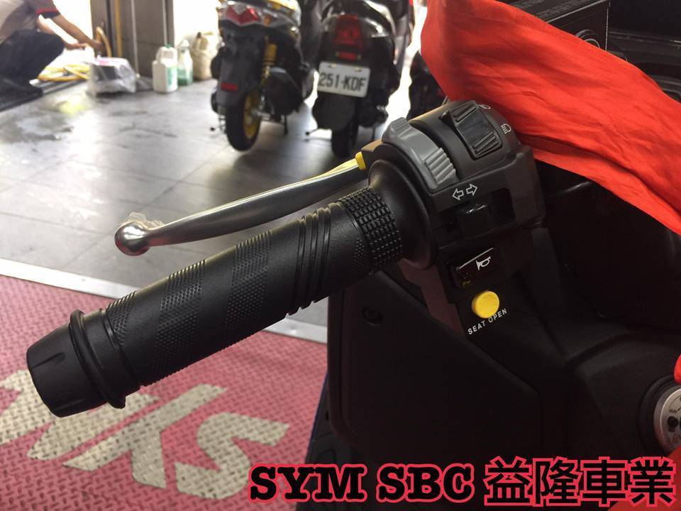 三陽 JOYMAX Z 300 大燈開關+警示燈開關套件組 *SYM SBC 益隆車業*三陽重機認證店.A級總經銷 三陽 JOYMAX Z 300 大燈開關+警示燈開關套件組 *SYM SBC 益隆車業*三陽重機認證店.A級總經銷