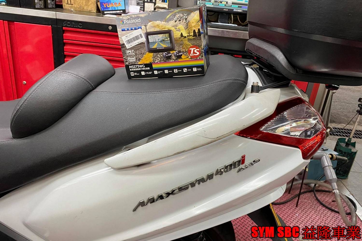 MAXSYM 400 前後雙鏡頭行車紀錄器 拍立得 Polaroid MS273WG *SYM SBC 益隆車業* MAXSYM 400 前後雙鏡頭行車紀錄器 拍立得 Polaroid MS273WG *SYM SBC 益隆車業*
