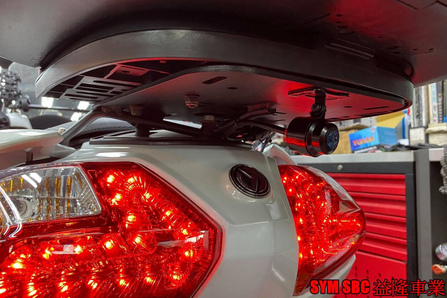 MAXSYM 400 前後雙鏡頭行車紀錄器 拍立得 Polaroid MS273WG *SYM SBC 益隆車業* MAXSYM 400 前後雙鏡頭行車紀錄器 拍立得 Polaroid MS273WG *SYM SBC 益隆車業*