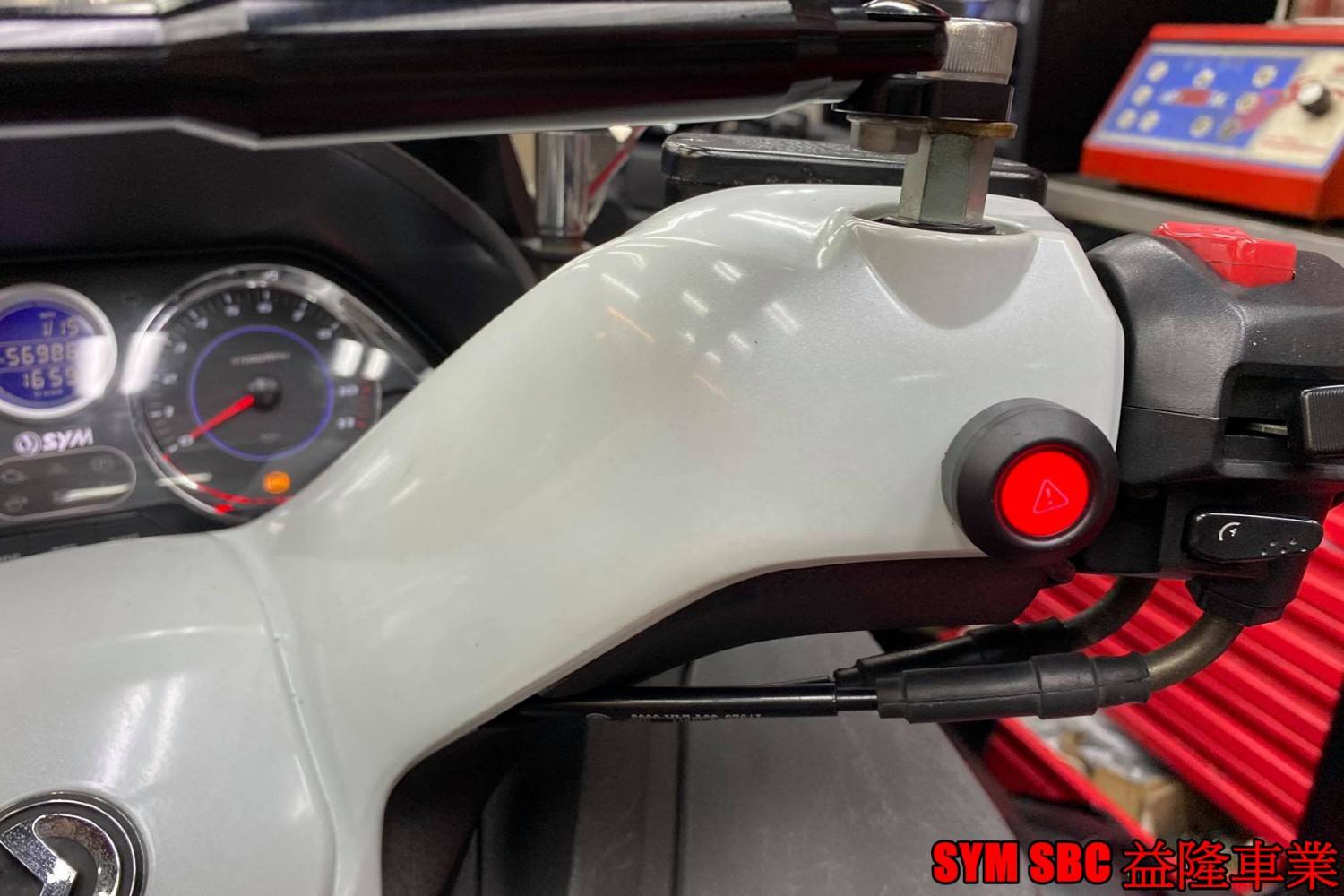 MAXSYM 400 前後雙鏡頭行車紀錄器 拍立得 Polaroid MS273WG *SYM SBC 益隆車業* MAXSYM 400 前後雙鏡頭行車紀錄器 拍立得 Polaroid MS273WG *SYM SBC 益隆車業*