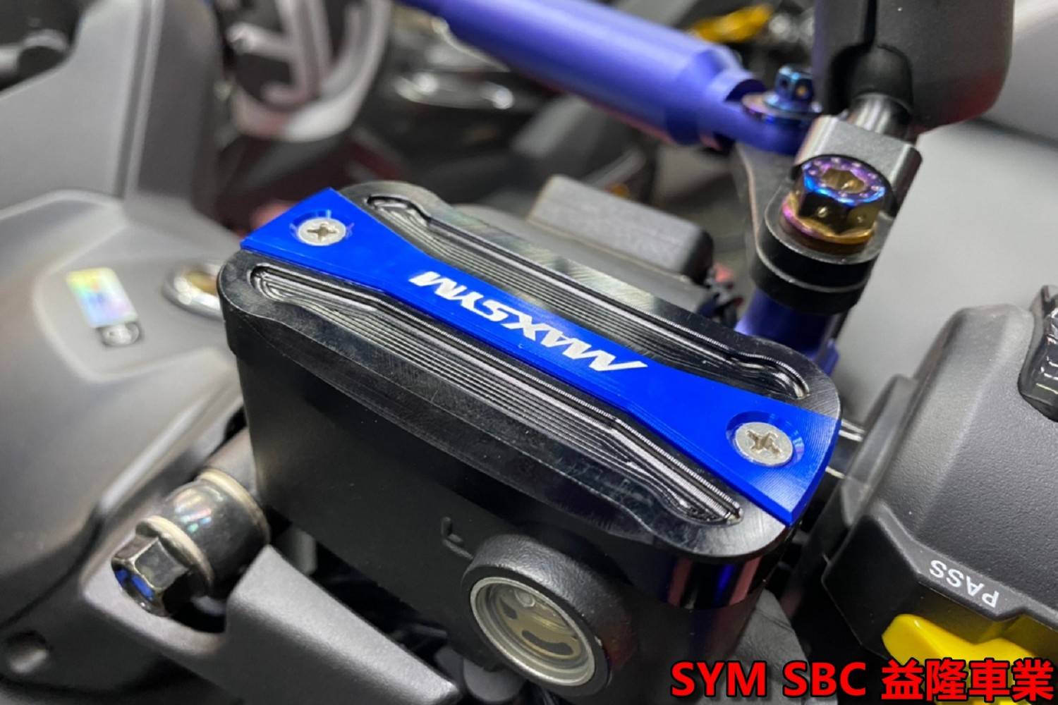 MAXSYM TL 500 安裝 益隆款 MAXSYM TL聯名油杯蓋 *SYM SBC 益隆車業*