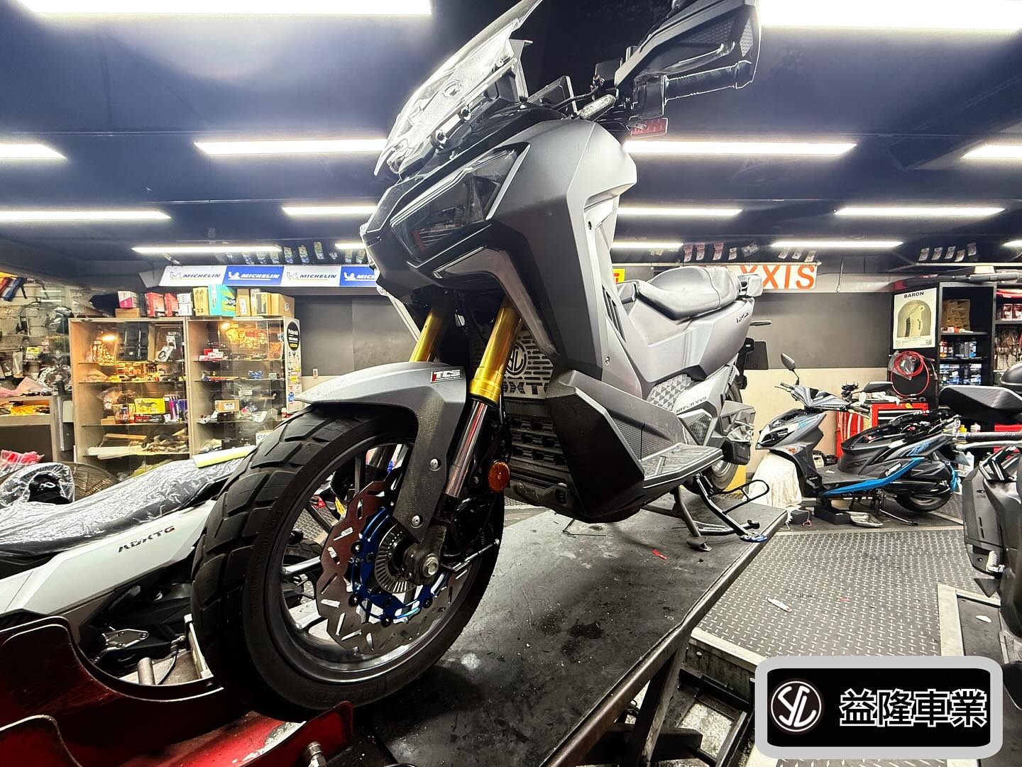 ADXTG 劍齒虎400安裝 YCR 300MM加大鍍鈦扣浪花碟  *SYM SBC 益隆車業*