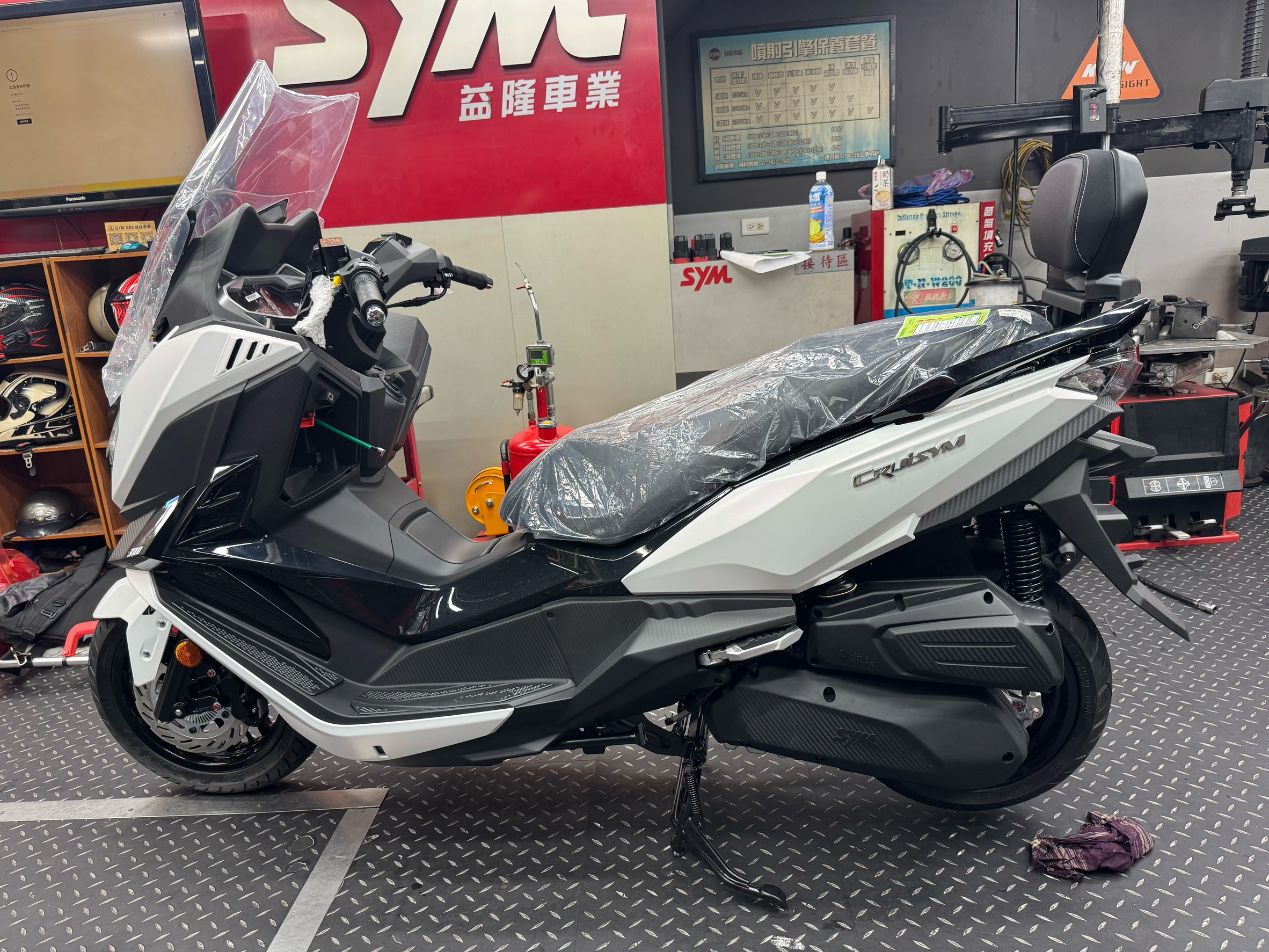益隆部品*SYM SBC CRUISYM 300後靠背*
