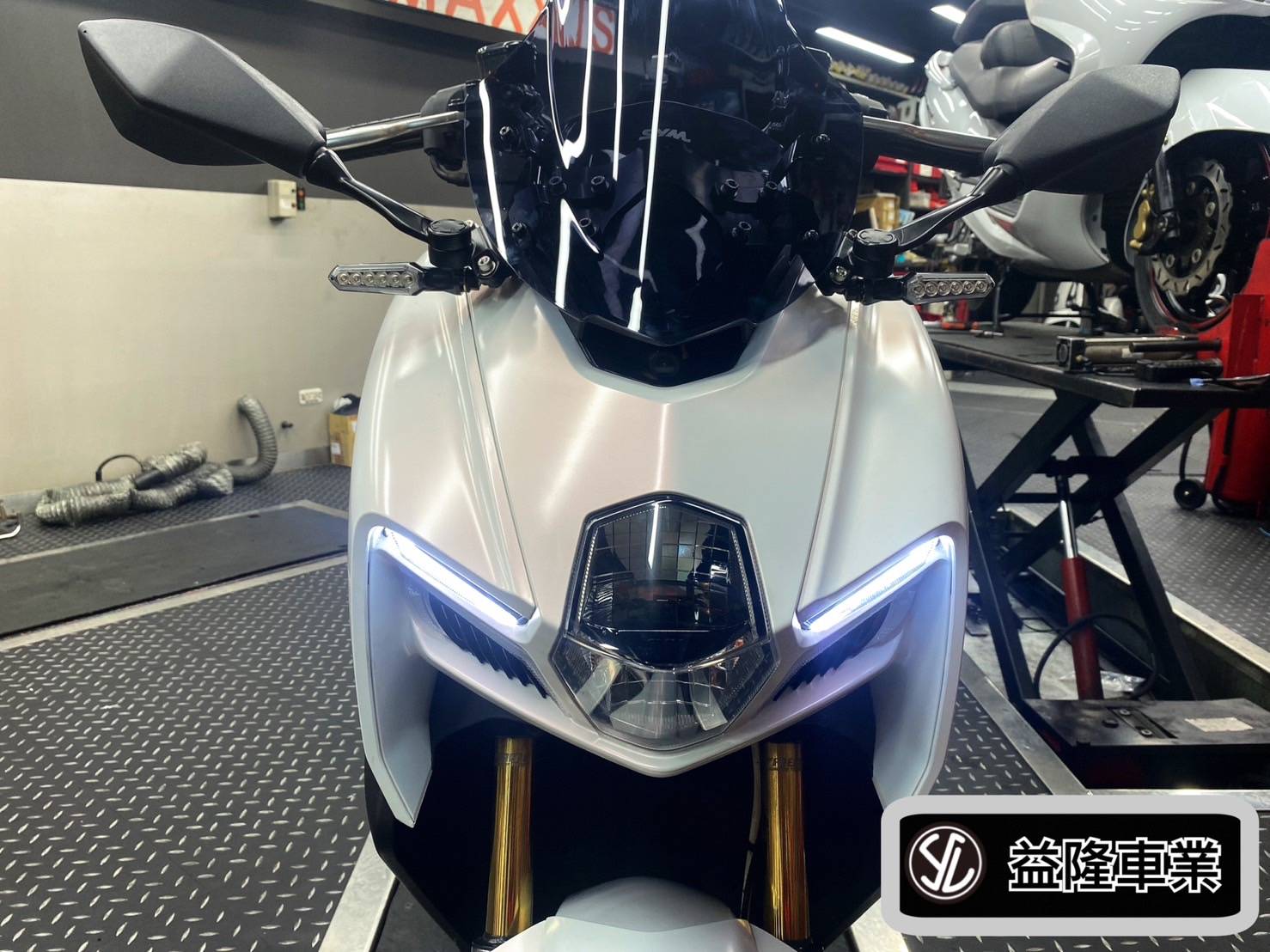 MMBCU曼巴 158 安裝 AJMB 日行燈組  *SYM SBC 益隆車業*