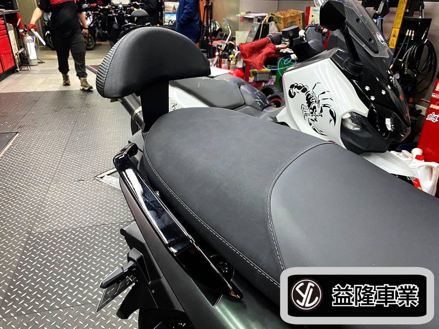 SYM MMBCU 黑曼巴 158 後腰靠  ＊ SYM SBC 益隆車業 ＊