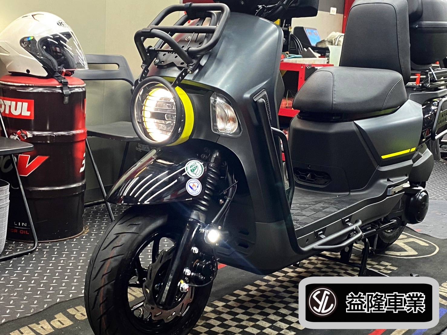 SYM 4MICA GHOST系列部品(書報架+燈框/大燈罩/增高車手後移/燻黑風鏡/排氣管護片) *SYM SBC 益隆車業* SYM 4MICA GHOST系列部品(書報架+燈框/大燈罩/增高車手後移/燻黑風鏡/排氣管護片) *SYM SBC 益隆車業*