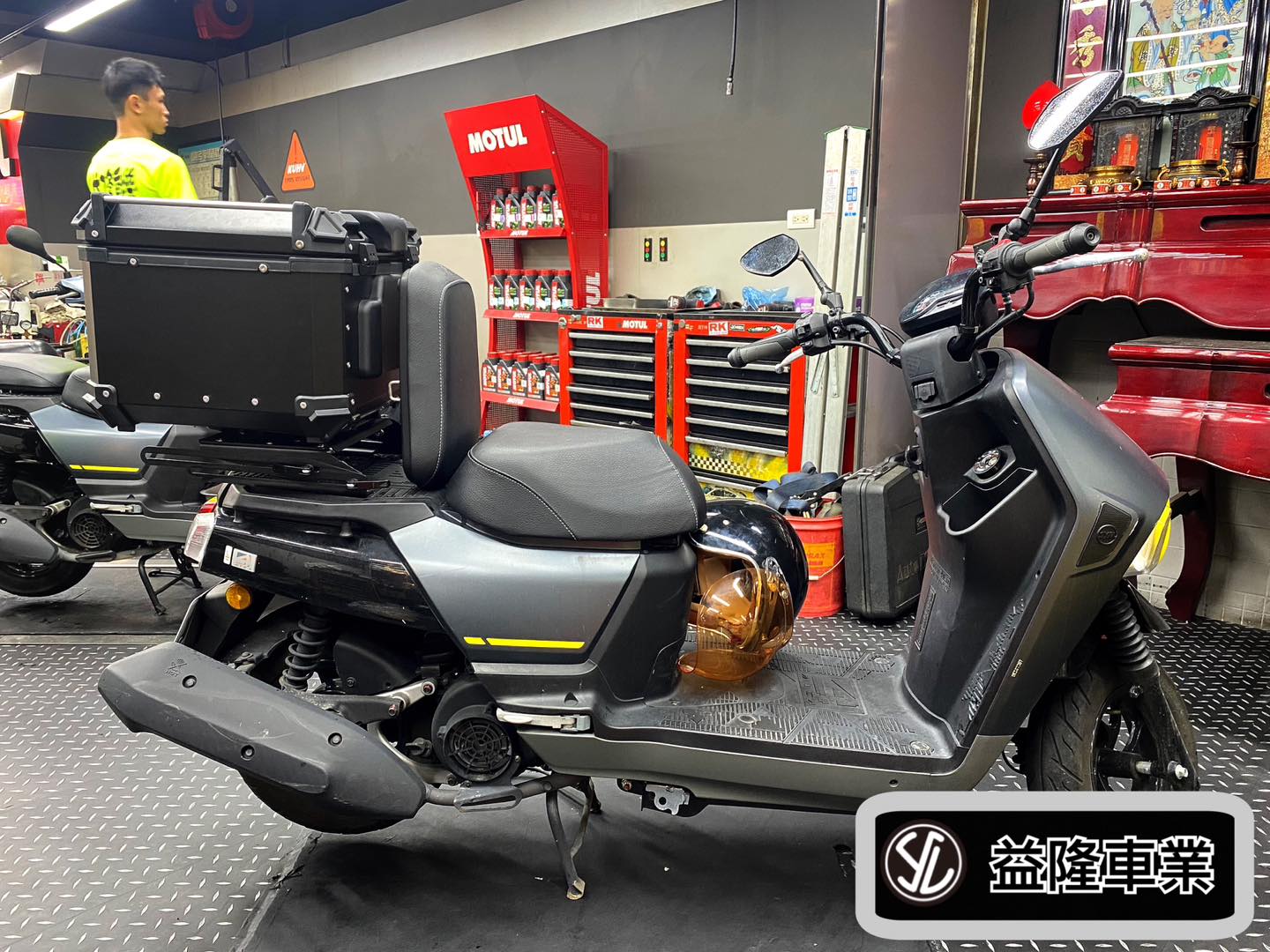 SYM 4MICA 白鐵後移架+55L後鋁箱 *SYM SBC 益隆車業*