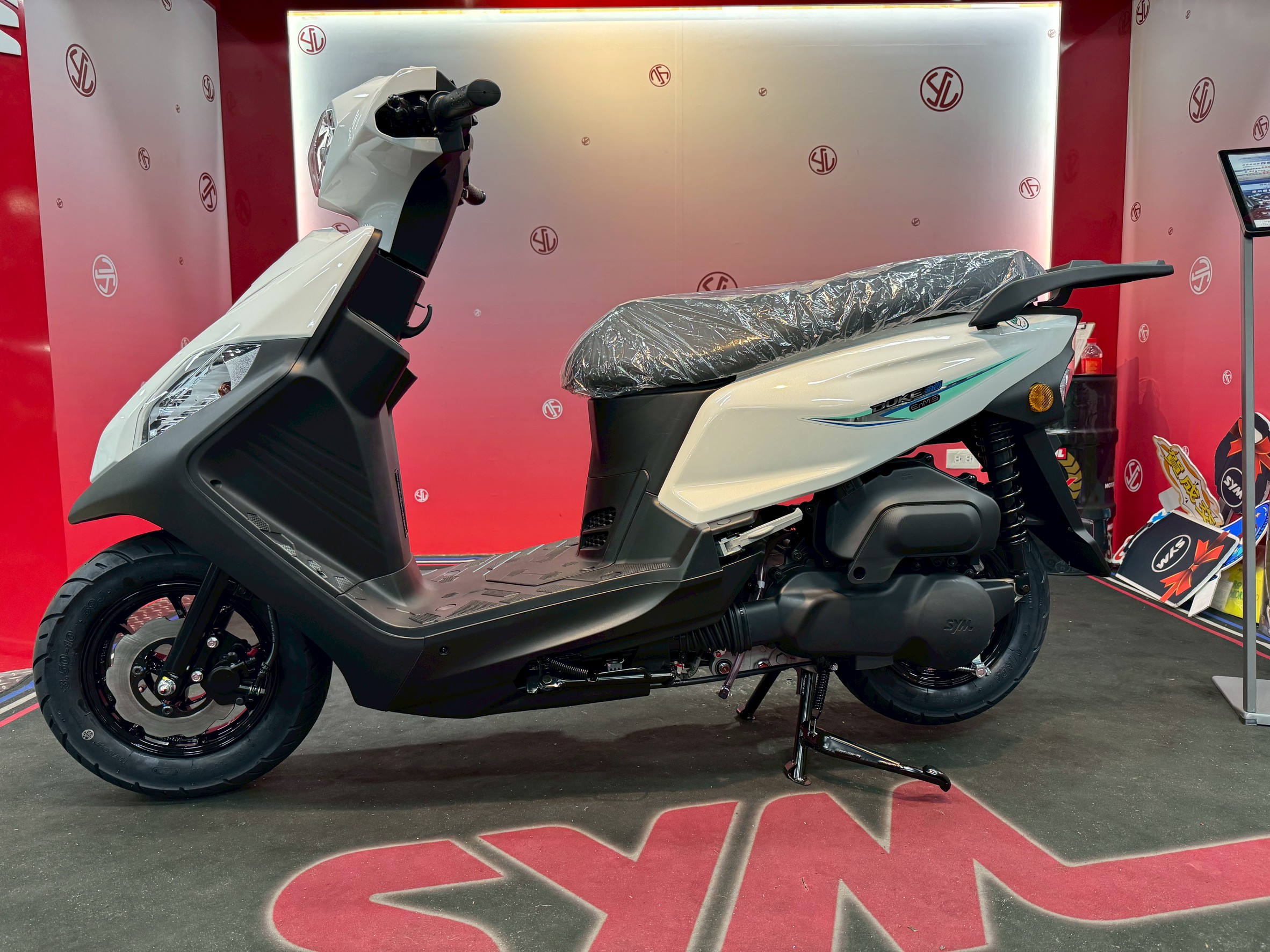 SYM 全新迪爵一體式後架